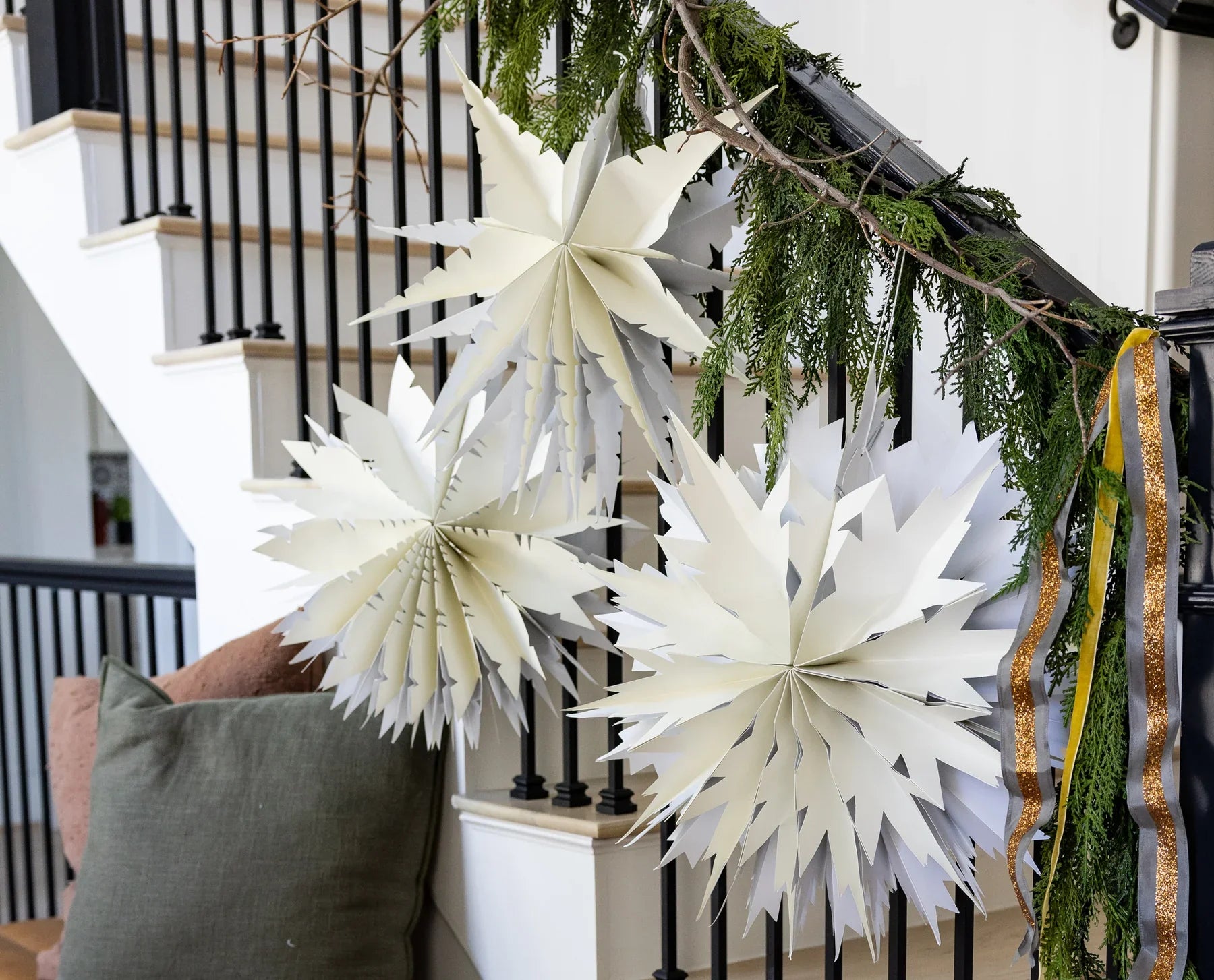 Christmas Memories Cream Paper Fan Set