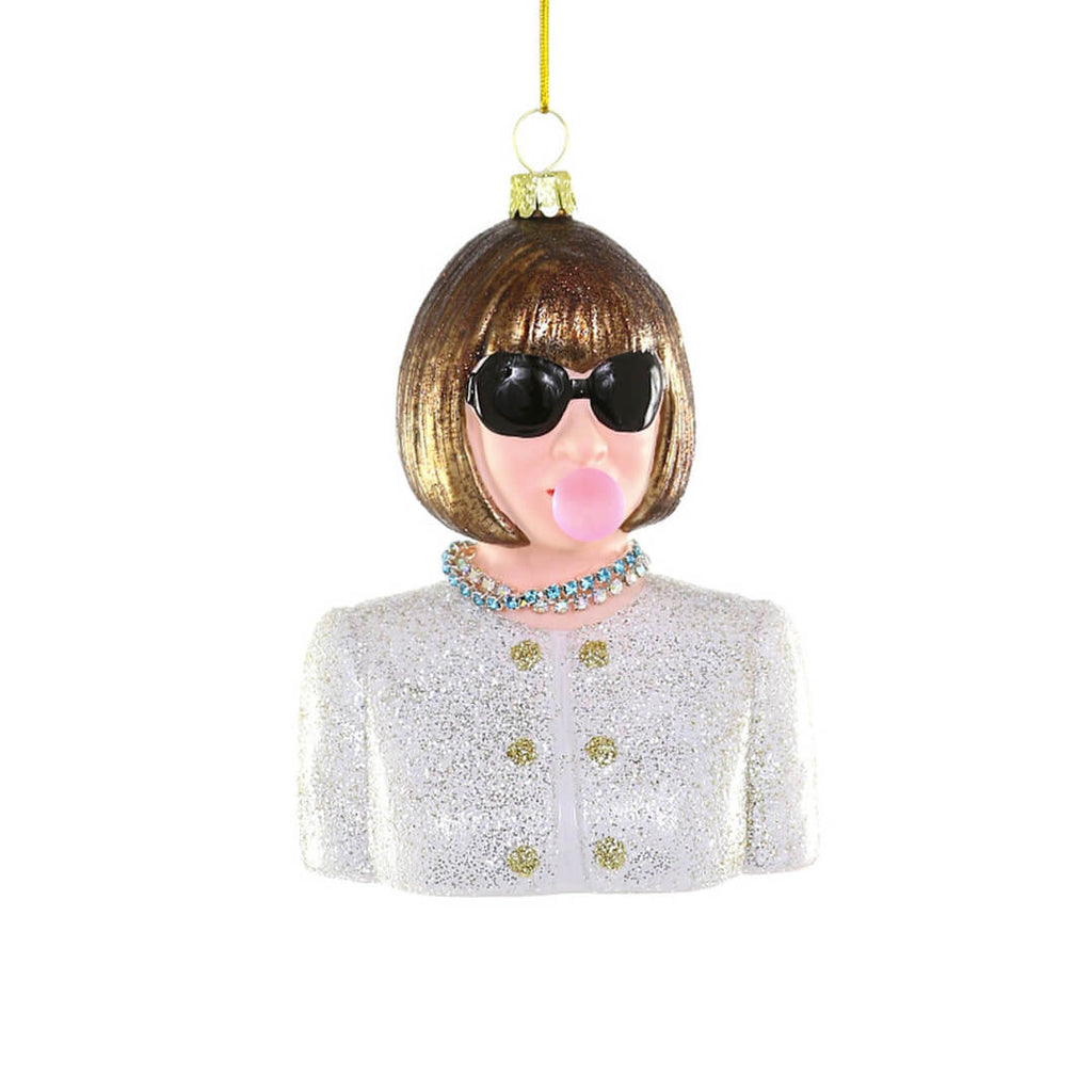 anna-wintour-with-bubble-ornament-cody-foster-christmas-fashion-icon-vogue-magazine-famous-celebrity