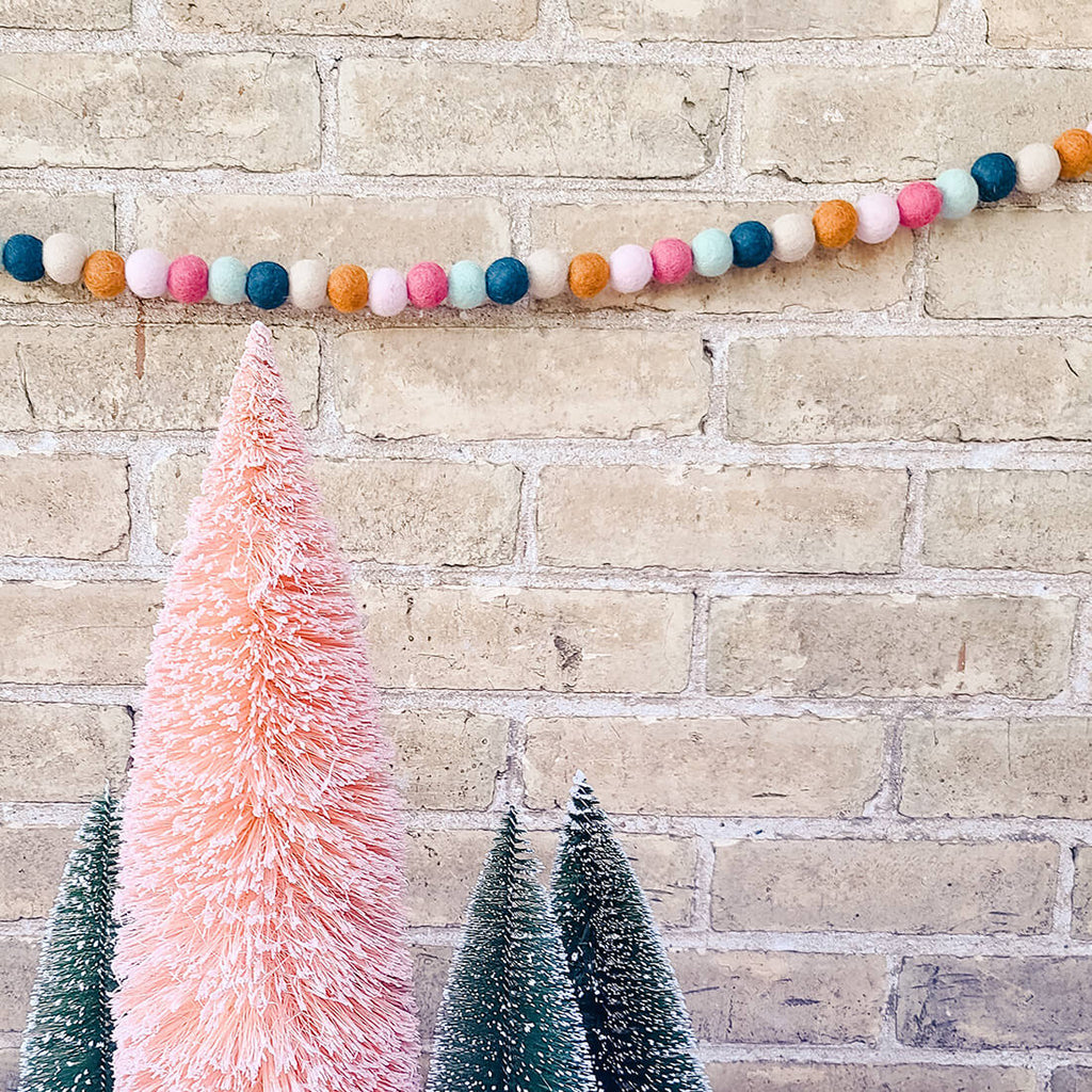 winter-delight-wool-ball-holiday-garland-whimsical-woolies